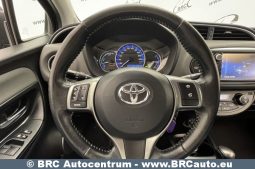 Toyota Yaris Hybrid 5d Hatchback 1.5 HSD Act 2017 full