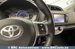 Toyota Yaris Hybrid 5d Hatchback 1.5 HSD Act 2017 full