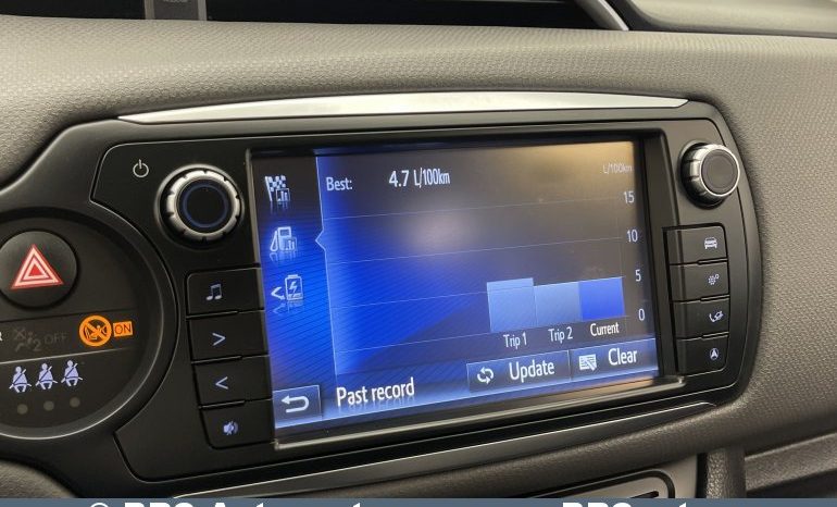 Toyota Yaris Hybrid 5d Hatchback 1.5 HSD Act 2017 full