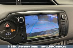 Toyota Yaris Hybrid 5d Hatchback 1.5 HSD Act 2017 full
