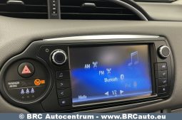 Toyota Yaris Hybrid 5d Hatchback 1.5 HSD Act 2017 full