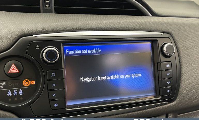 Toyota Yaris Hybrid 5d Hatchback 1.5 HSD Act 2017 full