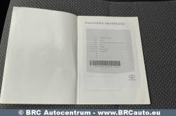 Toyota Yaris Hybrid 5d Hatchback 1.5 HSD Act 2017 full