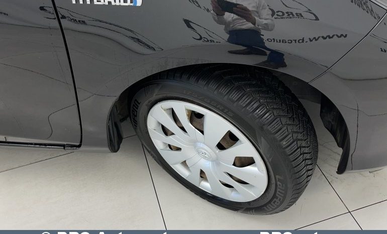 Toyota Yaris Hybrid 5d Hatchback 1.5 HSD Act 2017 full