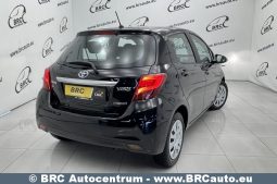 Toyota Yaris Hybrid 5d Hatchback 1.5 HSD Act 2017 full