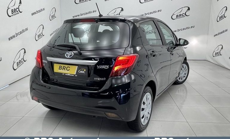Toyota Yaris Hybrid 5d Hatchback 1.5 HSD Act 2017 full