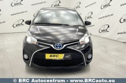 Toyota Yaris Hybrid 5d Hatchback 1.5 HSD Act 2017 full