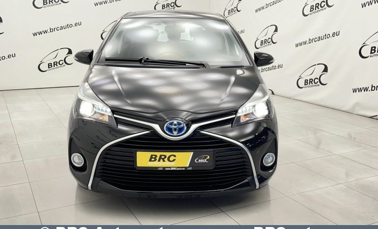 Toyota Yaris Hybrid 5d Hatchback 1.5 HSD Act 2017 full