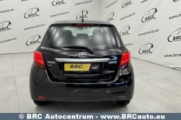 Toyota Yaris Hybrid 5d Hatchback 1.5 HSD Act 2017 full
