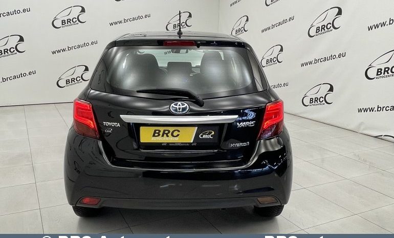Toyota Yaris Hybrid 5d Hatchback 1.5 HSD Act 2017 full