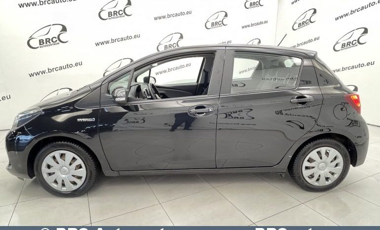 Toyota Yaris Hybrid 5d Hatchback 1.5 HSD Act 2017 full