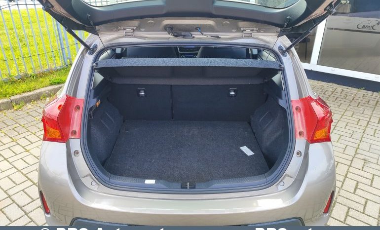 Toyota Auris 1.4 D-4D 2015 full