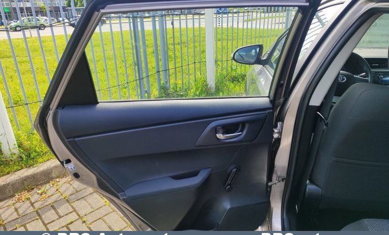 Toyota Auris 1.4 D-4D 2015 full