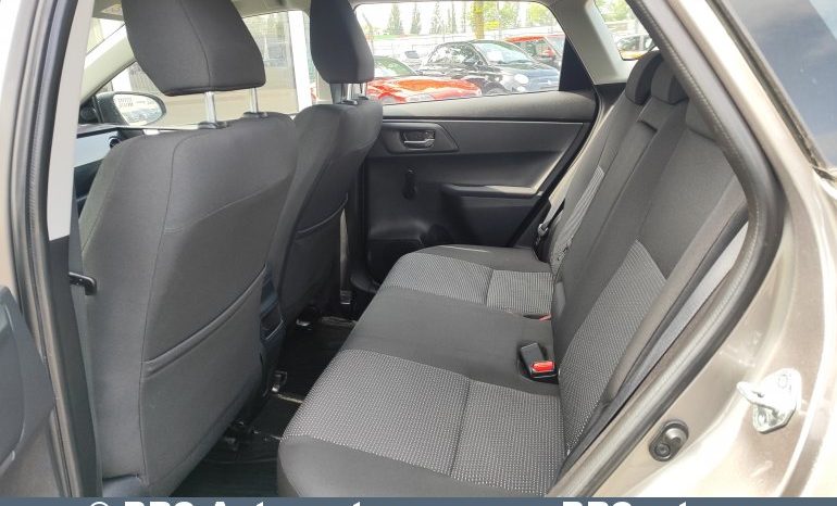 Toyota Auris 1.4 D-4D 2015 full