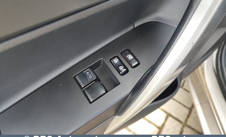 Toyota Auris 1.4 D-4D 2015 full