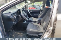 Toyota Auris 1.4 D-4D 2015 full