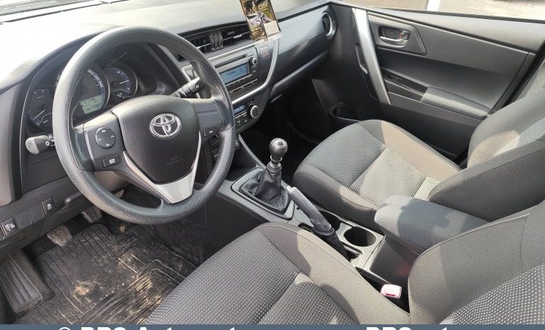 Toyota Auris 1.4 D-4D 2015 full