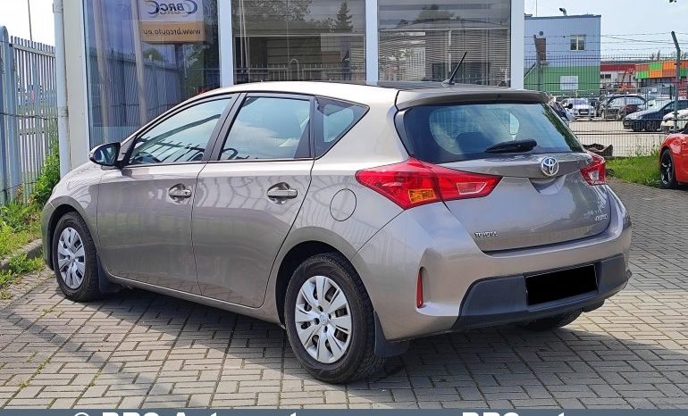Toyota Auris 1.4 D-4D 2015 full