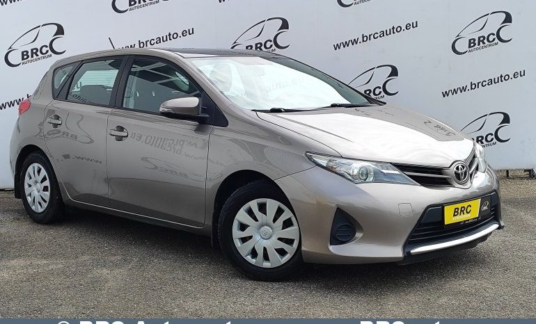 Toyota Auris 1.4 D-4D 2015 full