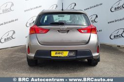 Toyota Auris 1.4 D-4D 2015 full