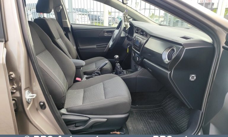Toyota Auris 1.4 D-4D 2015 full