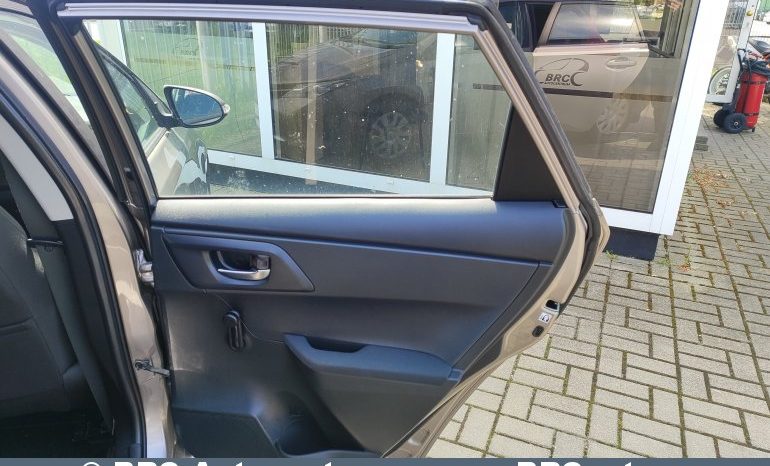 Toyota Auris 1.4 D-4D 2015 full