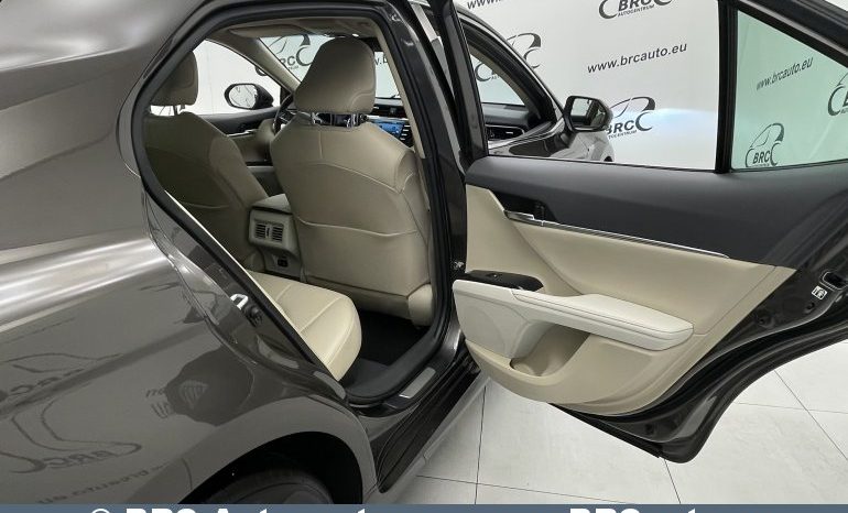 Toyota Camry Sedan 2.5 Hybrid Executive e-CVT 2020 full