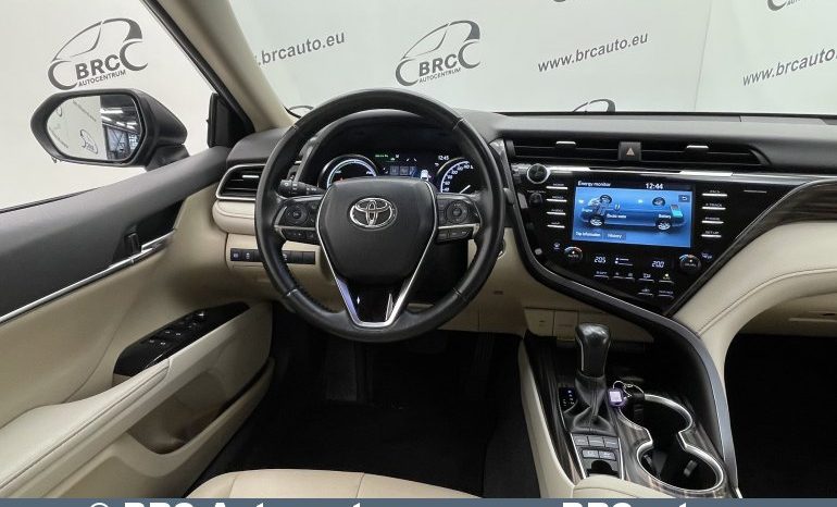 Toyota Camry Sedan 2.5 Hybrid Executive e-CVT 2020 full