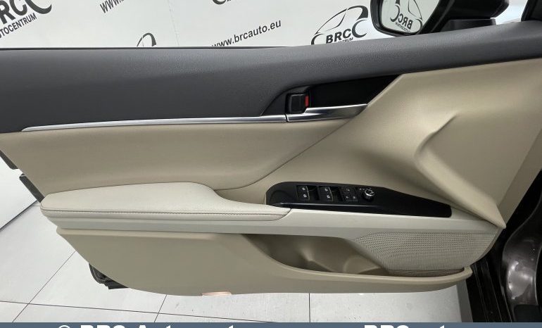 Toyota Camry Sedan 2.5 Hybrid Executive e-CVT 2020 full