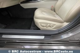 Toyota Camry Sedan 2.5 Hybrid Executive e-CVT 2020 full