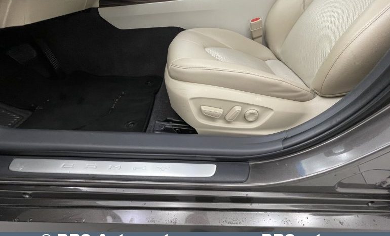 Toyota Camry Sedan 2.5 Hybrid Executive e-CVT 2020 full