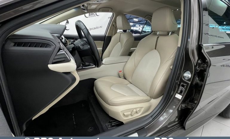 Toyota Camry Sedan 2.5 Hybrid Executive e-CVT 2020 full