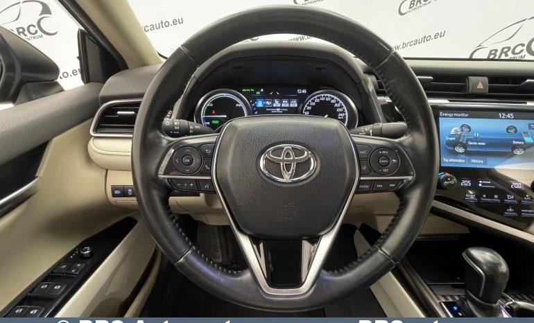 Toyota Camry Sedan 2.5 Hybrid Executive e-CVT 2020 full
