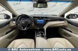 Toyota Camry Sedan 2.5 Hybrid Executive e-CVT 2020 full