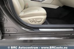 Toyota Camry Sedan 2.5 Hybrid Executive e-CVT 2020 full