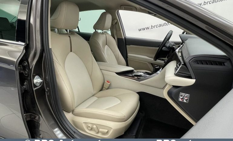 Toyota Camry Sedan 2.5 Hybrid Executive e-CVT 2020 full