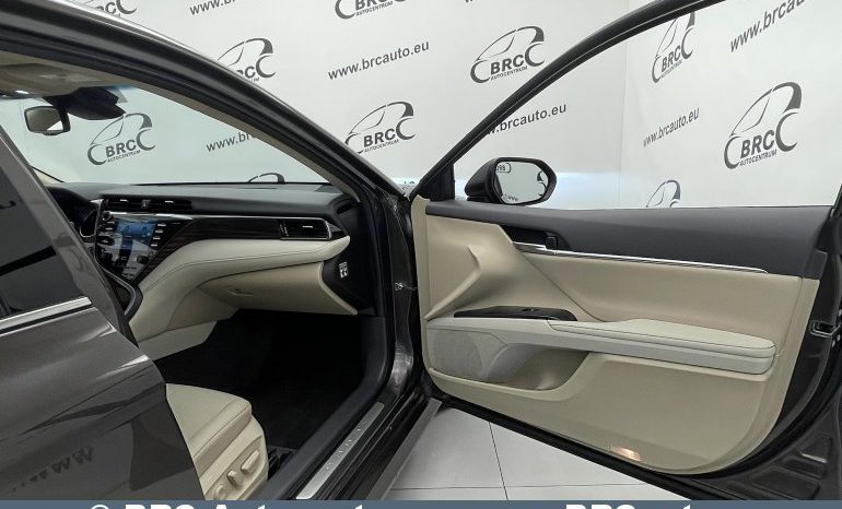 Toyota Camry Sedan 2.5 Hybrid Executive e-CVT 2020 full