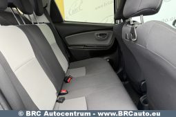 Toyota Yaris 1.5 Hybrid e-CVT Automatas 2017 full
