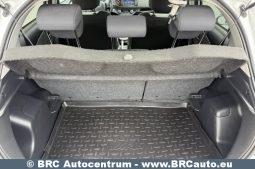 Toyota Yaris 1.5 Hybrid e-CVT Automatas 2017 full