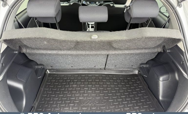 Toyota Yaris 1.5 Hybrid e-CVT Automatas 2017 full