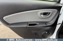 Toyota Yaris 1.5 Hybrid e-CVT Automatas 2017 full