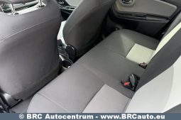 Toyota Yaris 1.5 Hybrid e-CVT Automatas 2017 full