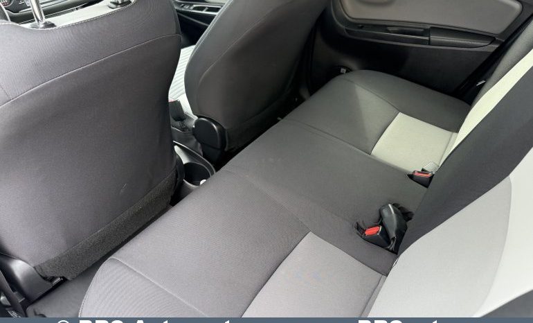 Toyota Yaris 1.5 Hybrid e-CVT Automatas 2017 full