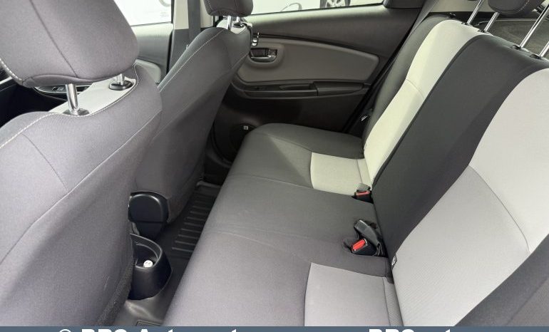 Toyota Yaris 1.5 Hybrid e-CVT Automatas 2017 full