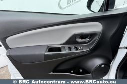 Toyota Yaris 1.5 Hybrid e-CVT Automatas 2017 full