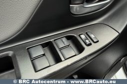 Toyota Yaris 1.5 Hybrid e-CVT Automatas 2017 full