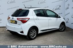 Toyota Yaris 1.5 Hybrid e-CVT Automatas 2017 full