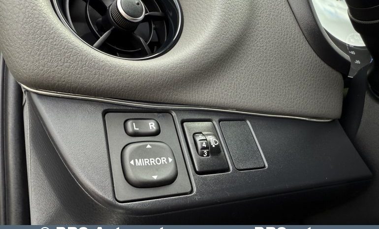 Toyota Yaris 1.5 Hybrid e-CVT Automatas 2017 full
