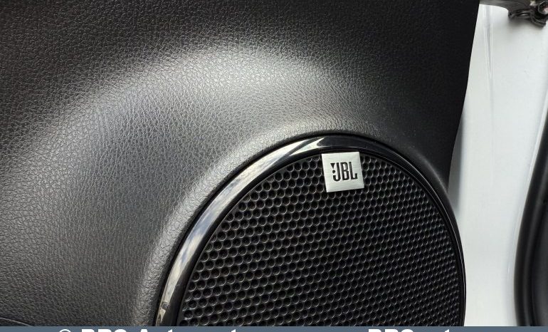 Toyota Yaris 1.5 Hybrid e-CVT Automatas 2017 full