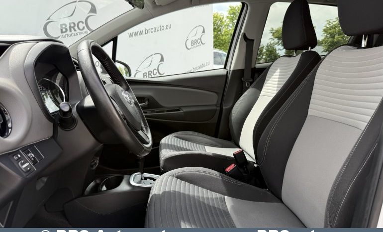 Toyota Yaris 1.5 Hybrid e-CVT Automatas 2017 full